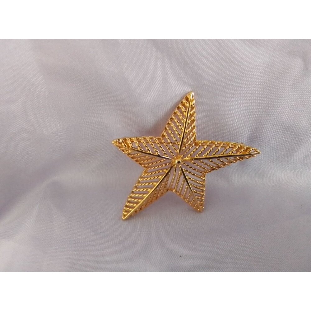 Vintage Gold-Tone Star-Shaped Brooch Pin Jewelry Accessory